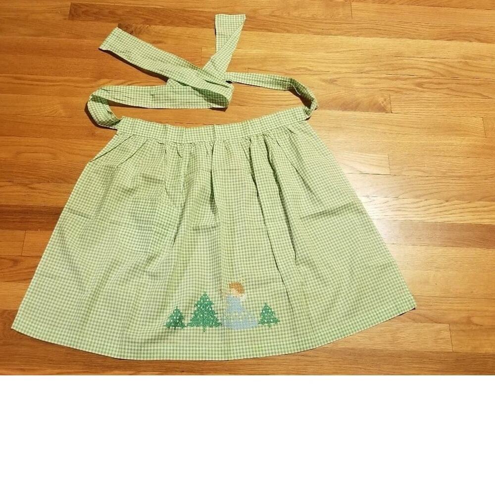 Kids Christmas Apron with Needlepoint